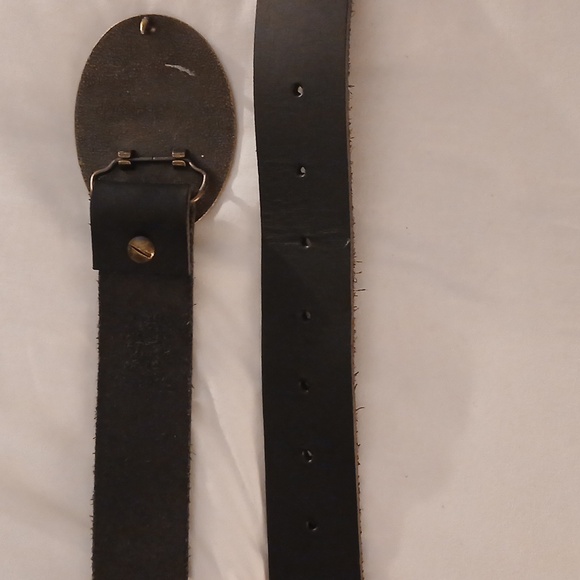 Unisex Black Belt With Large Buckle. - Picture 4 of 5